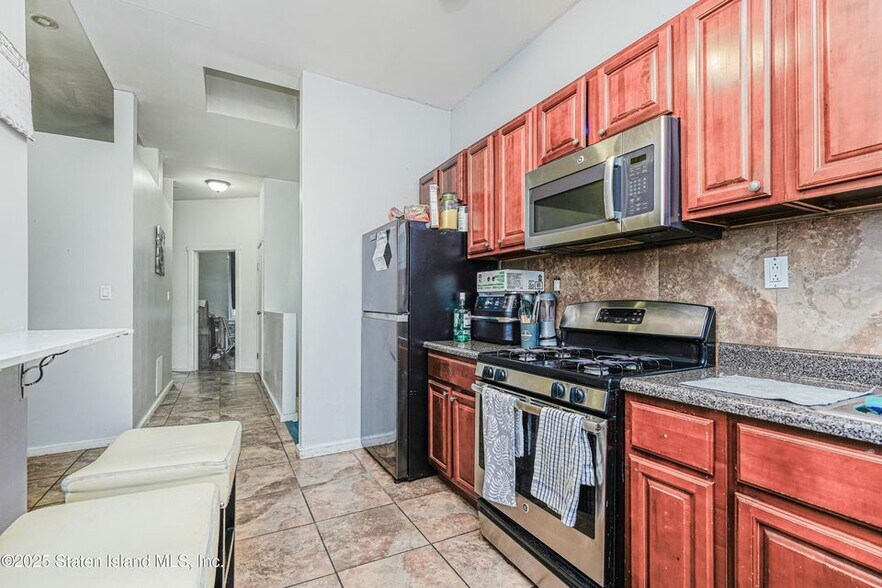 More Photos Of 587 Bay St, Staten Island Storefront Retail Residential For Sale