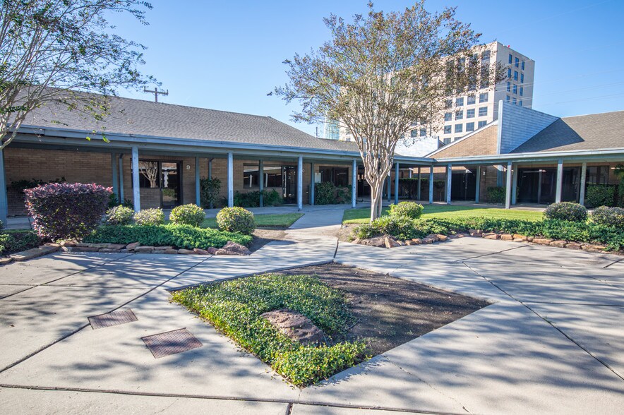 More Photos Of 13414 Medical Complex Dr, Tomball Medical For Lease