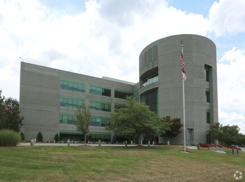 More Photos Of 714 Green Valley Rd, Greensboro Office For Sale