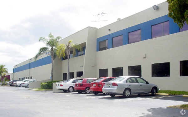 More Photos Of 2011-2031 NW 89th Pl, Miami Showroom For Lease