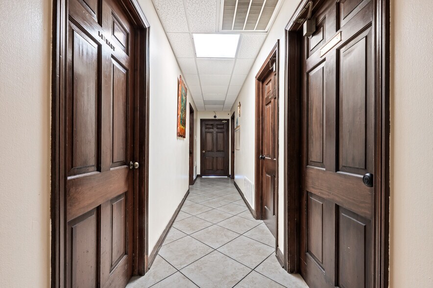 More Photos Of 411 Spencer Hwy, South Houston Auto Dealership For Lease