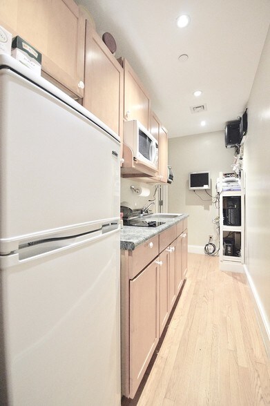 More Photos Of 410-412 W 48th St, New York Apartments For Lease