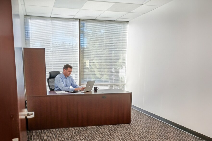 More Photos Of 21031 Ventura Blvd, Woodland Hills Office For Lease