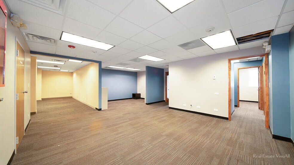 More Photos Of 129 S Roselle Rd, Schaumburg Office For Sale