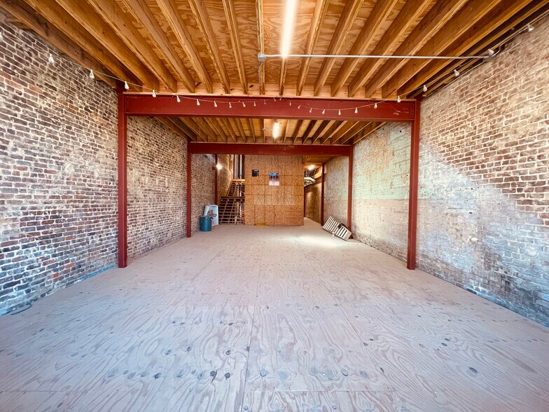 More Photos Of 109 Main Street, Columbiana Office For Lease