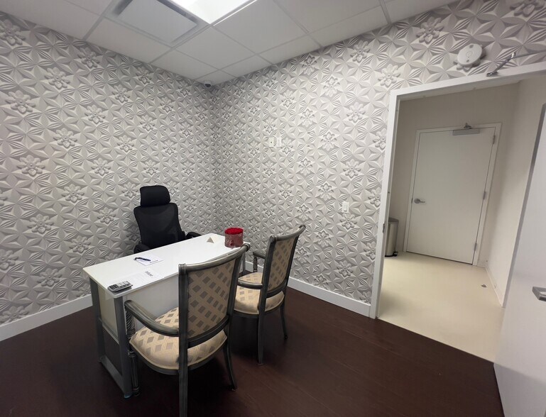 More Photos Of 185-205 Froehlich Farm Blvd, Woodbury Medical For Lease