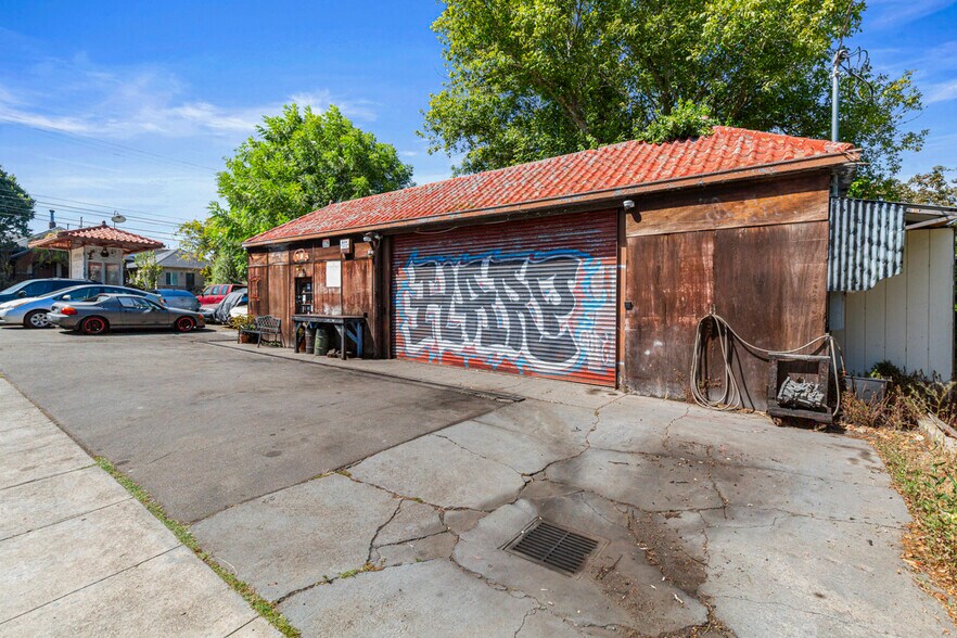 More Photos Of 1745 Cedar St, Berkeley Auto Repair For Sale