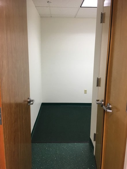 More Photos Of 225 Bridge St, Metuchen Medical For Lease