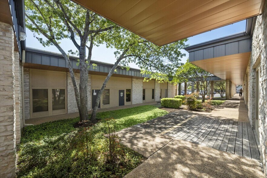 More Photos Of 4419 Frontier Trl, Austin Medical For Lease