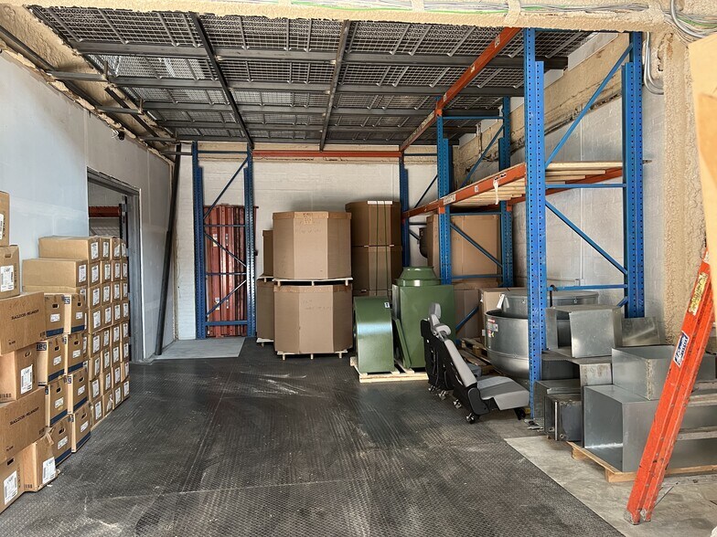 More Photos Of 1370 Frankton St, Rosedale Industrial For Lease