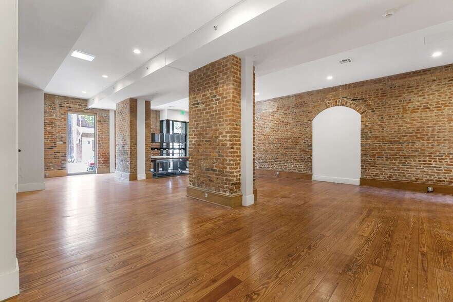 More Photos Of 1600 Prytania St, New Orleans Freestanding For Lease