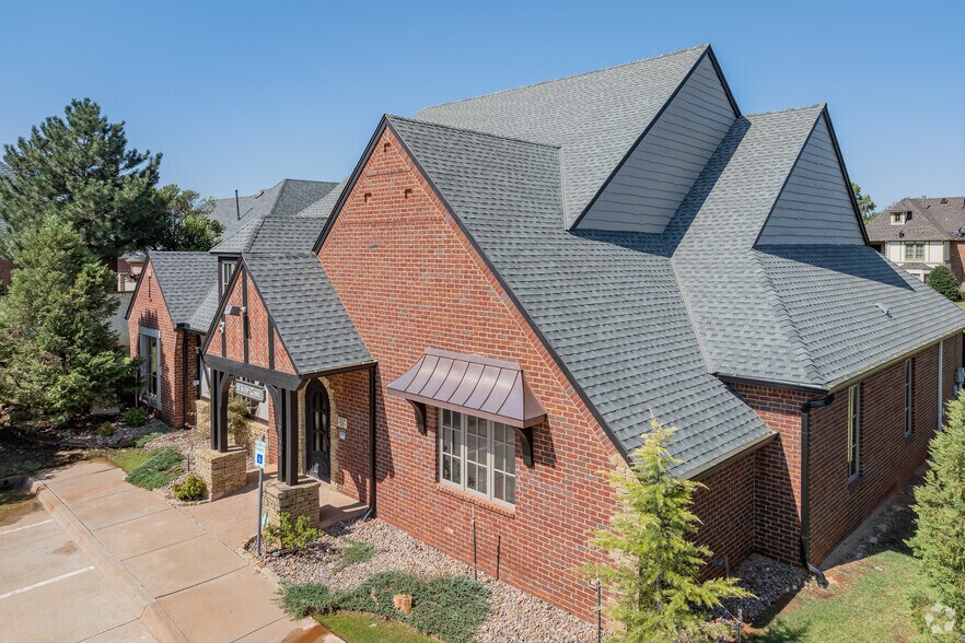 Primary Photo Of 16125 N May Ave, Edmond Medical For Sale