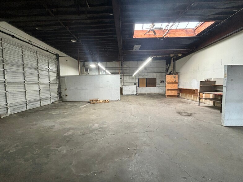 More Photos Of 1515 13th St SE, Salem Flex For Sale