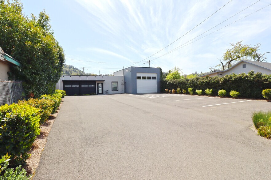 More Photos Of 1245 Main St, Springfield Office For Lease