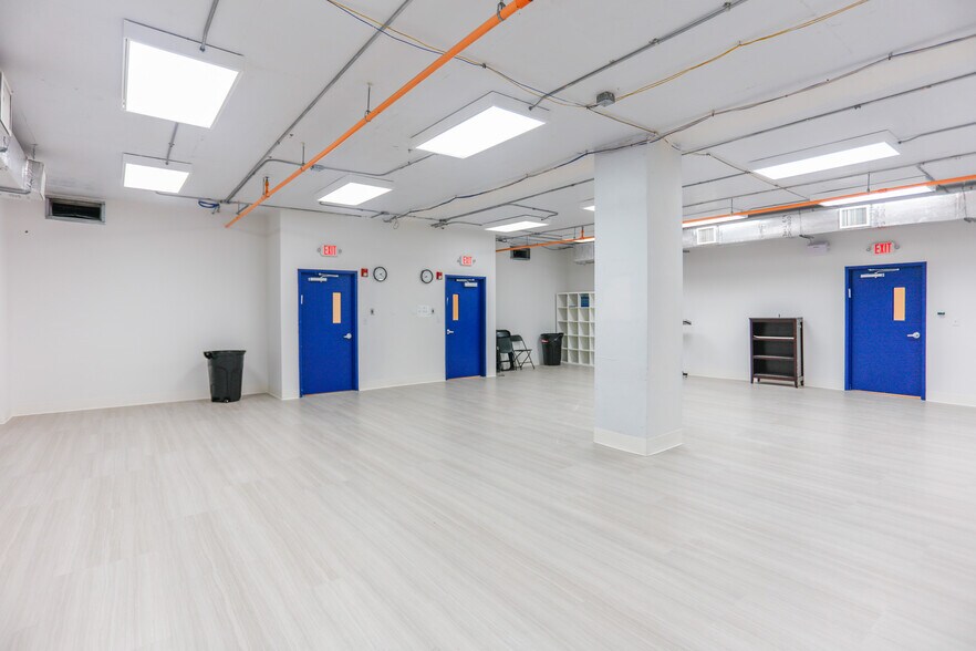 More Photos Of 1720 Harrison St, Hollywood Office Residential For Sale