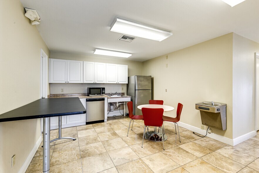 More Photos Of 611 NE 13th St, Fort Lauderdale Loft Creative Space For Lease