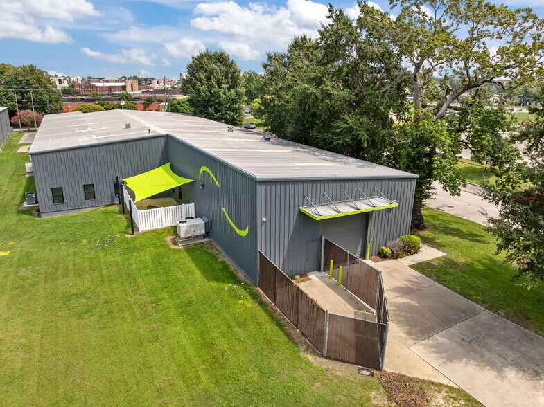 More Photos Of 1150 S Greene St, Greenville Distribution For Lease
