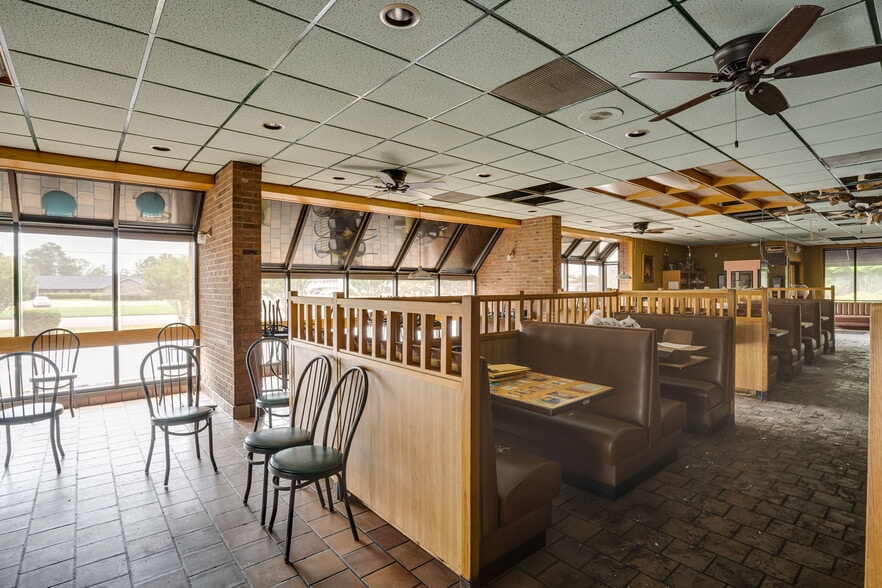 More Photos Of 2003 W Highland Ave, Selma Restaurant For Lease