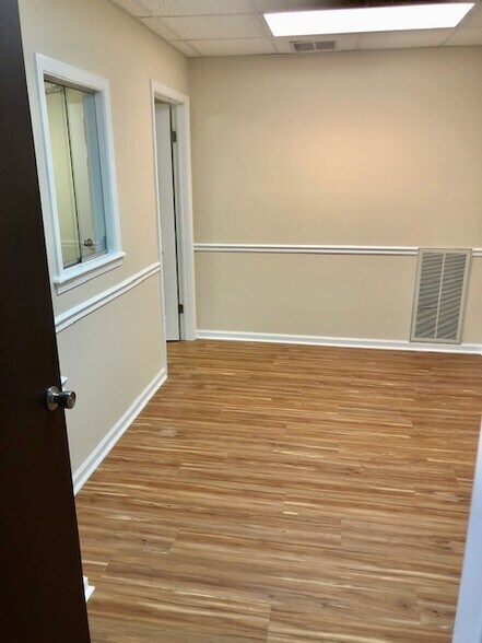 More Photos Of 10 Auer Ct, East Brunswick Medical For Sale