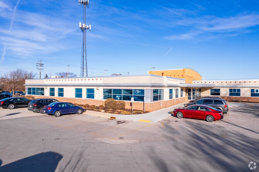 More Photos Of 3305 S 20th St, Milwaukee Medical For Lease