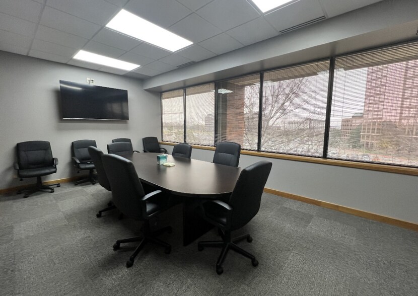 More Photos Of 7600 W 110th St, Overland Park Office For Lease