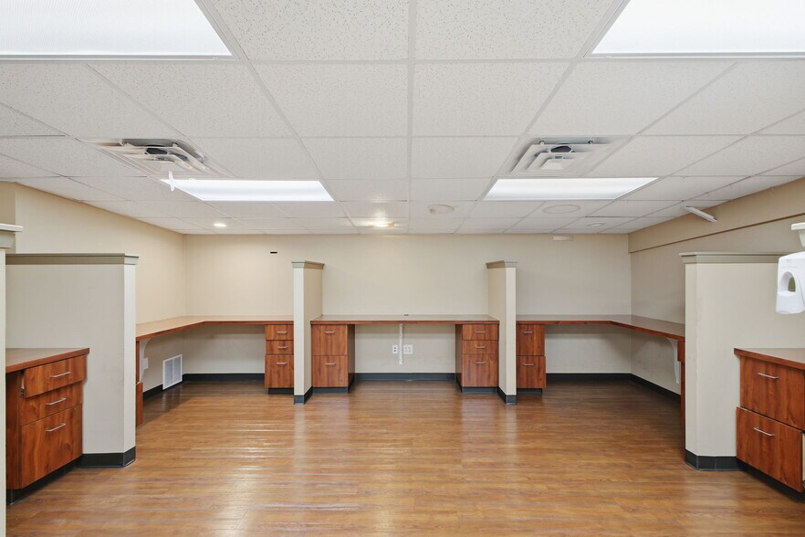 More Photos Of 2110 Mannix Dr, San Antonio Light Distribution For Sale