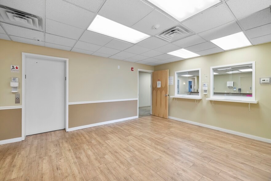 More Photos Of 1027 Pompton Ave, Cedar Grove Medical For Lease