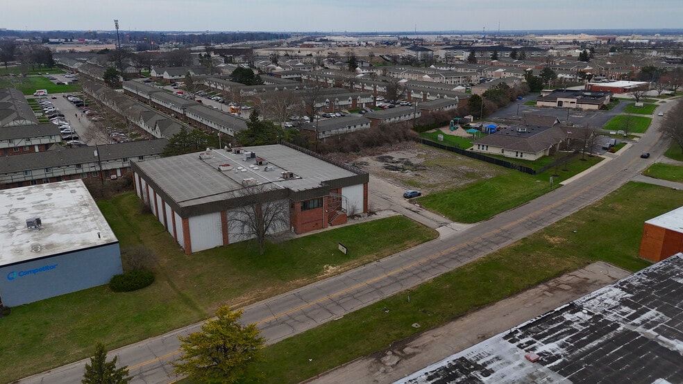 More Photos Of 511 Industrial Mile Rd, Columbus Warehouse For Sale