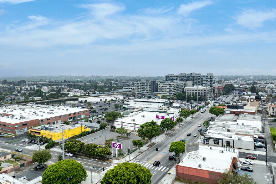More Photos Of 11040 W Pico Blvd, Los Angeles Freestanding For Lease