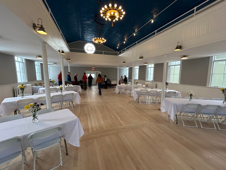 More Photos Of 168 Archibald St, Burlington Storefront Retail Office For Lease