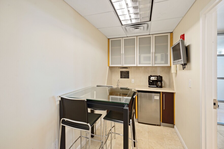 More Photos Of 3363 NE 163rd St, North Miami Beach Medical For Lease