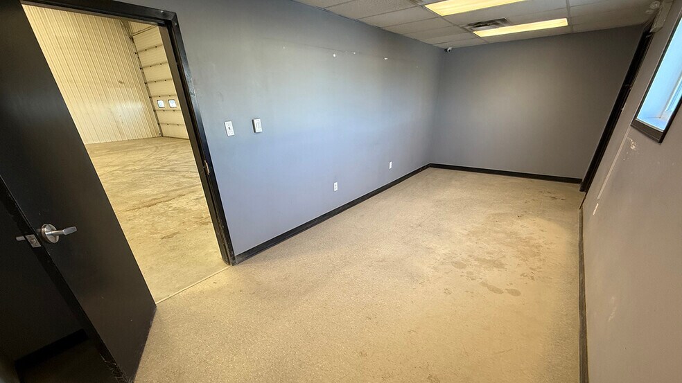 More Photos Of 51 Matheson Pkwy, Sunnyside Industrial For Lease