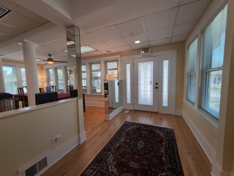 More Photos Of 417 N Hough St, Barrington Medical For Lease