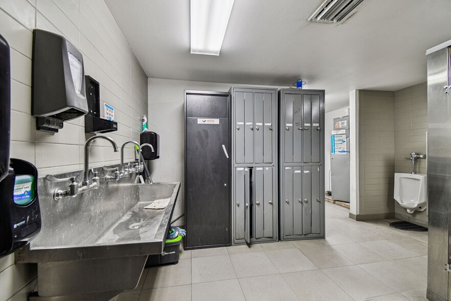 More Photos Of 4811 W Sligh Ave, Tampa Warehouse For Sale