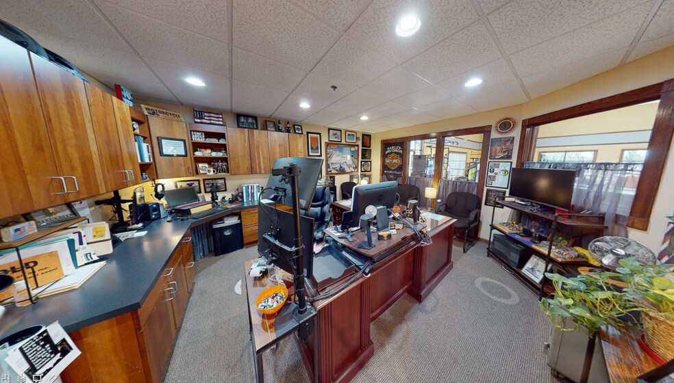 More Photos Of 1021 Goldenbelt Blvd, Junction City Auto Dealership For Sale