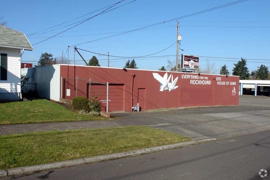 More Photos Of 7712 NE Sandy Blvd, Portland Warehouse For Sale