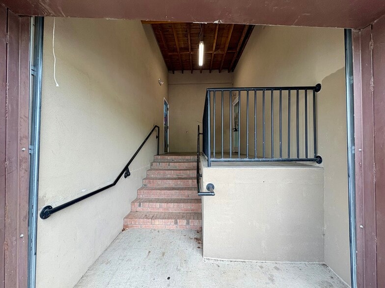 More Photos Of 188 Coxe Ave, Asheville Showroom For Lease