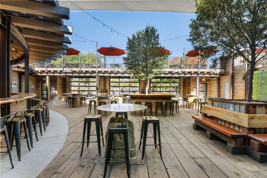 More Photos Of 208 S Green St, Sonora Restaurant For Sale