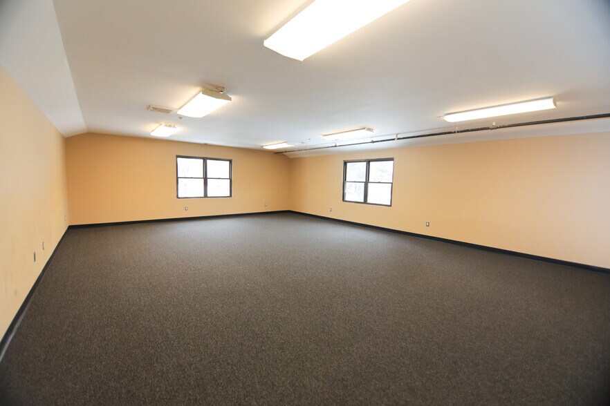 More Photos Of 8 Revolutionary Rd, Ossining Medical For Lease