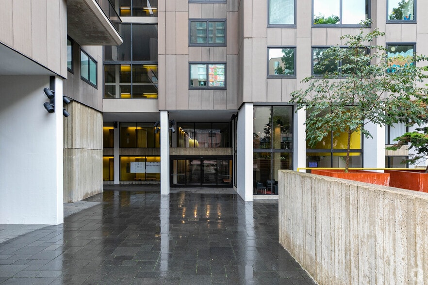 More Photos Of 521 Main St, Roosevelt Island Apartments For Lease