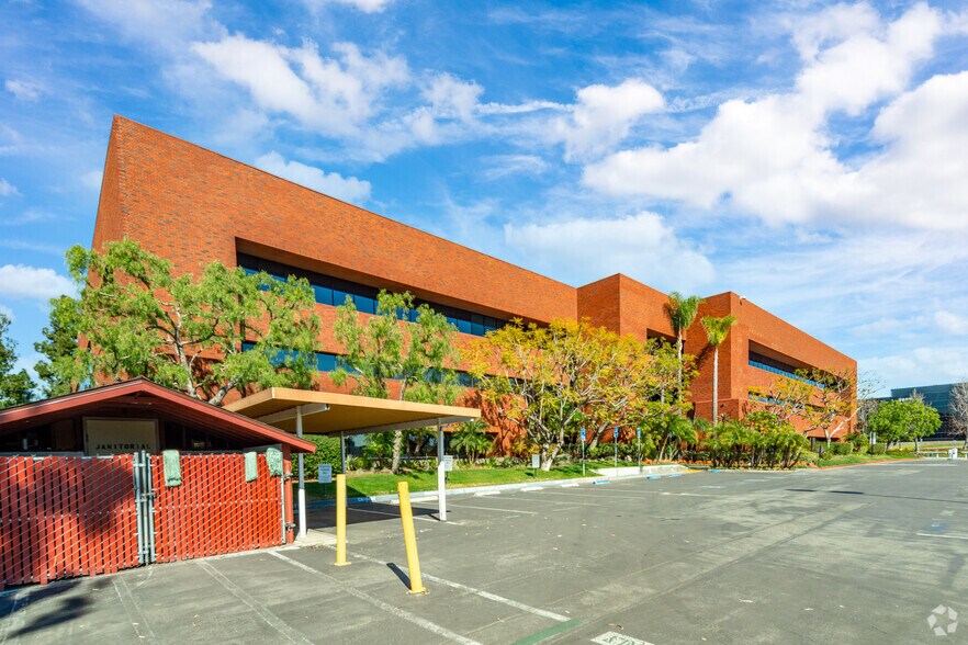 More Photos Of 2716 Ocean Park Blvd, Santa Monica Office For Lease