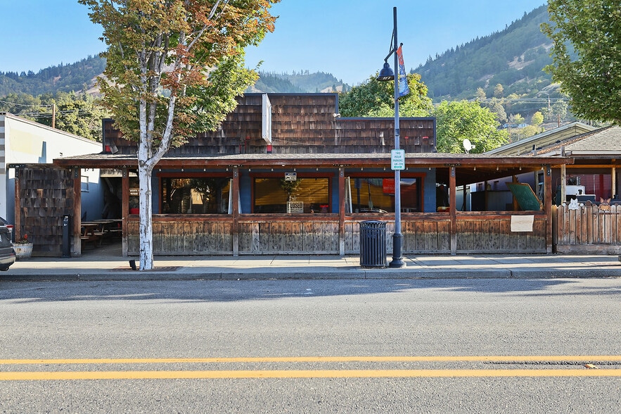 Primary Photo Of 216 W Steuben St, Cook General Retail For Sale