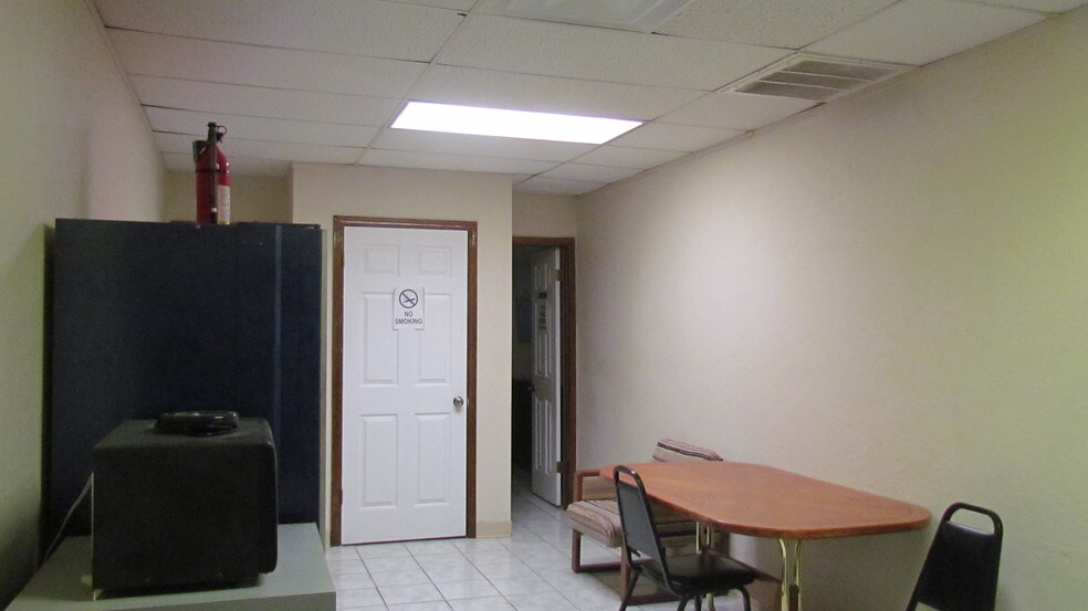 More Photos Of 1509-1511 W Gore Blvd, Lawton Office For Lease