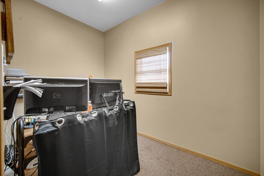 More Photos Of 165 E Robbins St, Wheatfield Medical For Sale