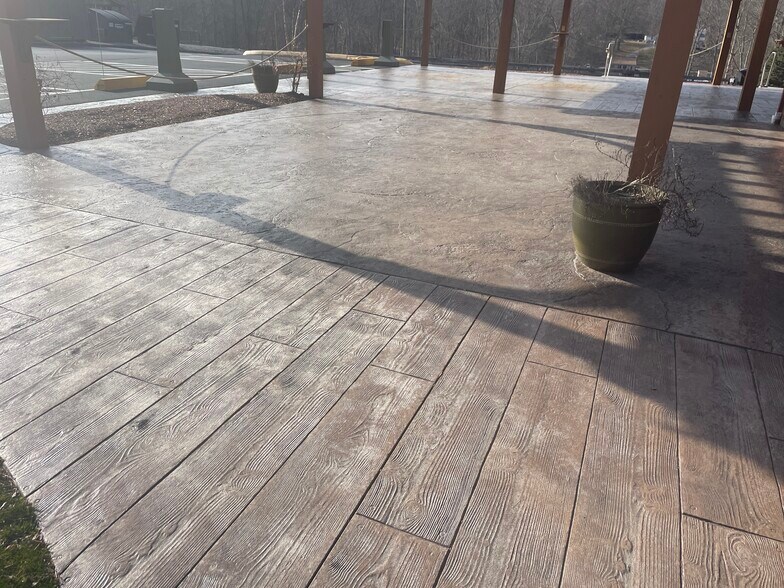 More Photos Of 94 E Route 66, Columbia Restaurant For Sale