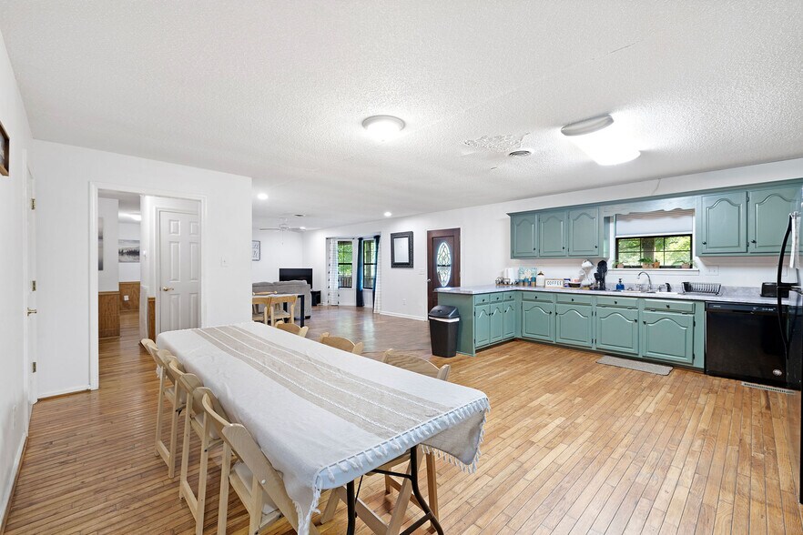 More Photos Of 10360 AL-227, Albertville Specialty For Sale