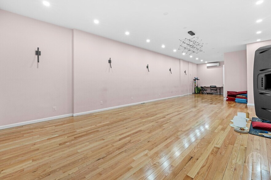 More Photos Of 41-12 29th St, Long Island City Storefront Retail Residential For Lease