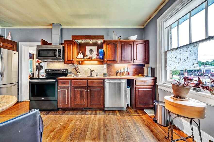 More Photos Of 1736 Grandin Rd SW, Roanoke Apartments For Sale