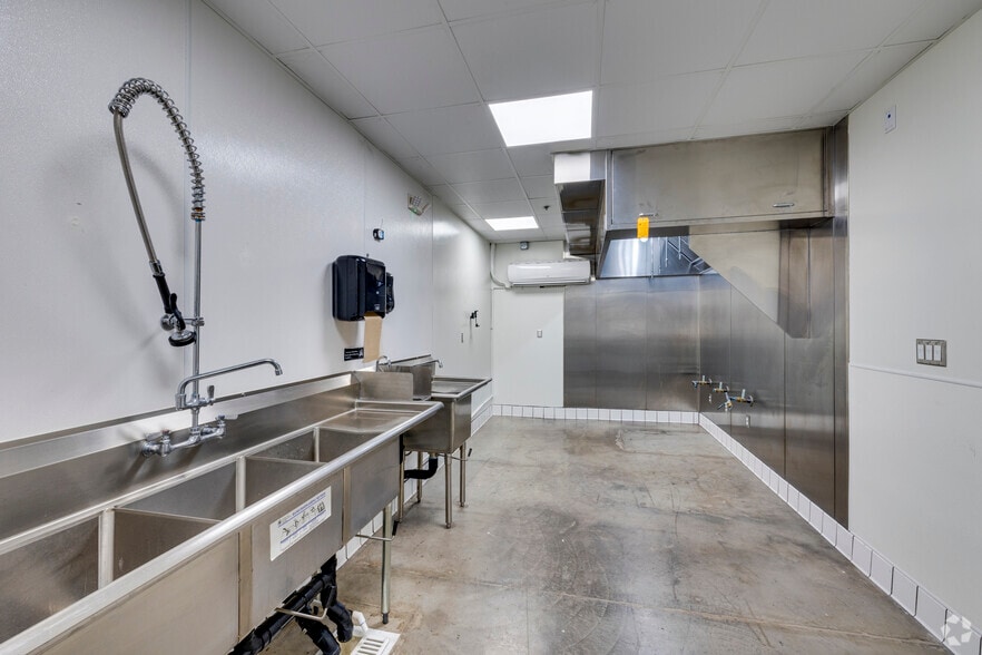 More Photos Of 720 W Highland Ave, Phoenix Food Processing For Lease