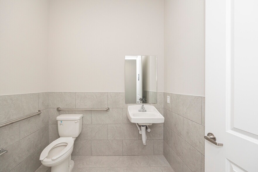 More Photos Of 6000 Alma Rd, McKinney Office For Lease